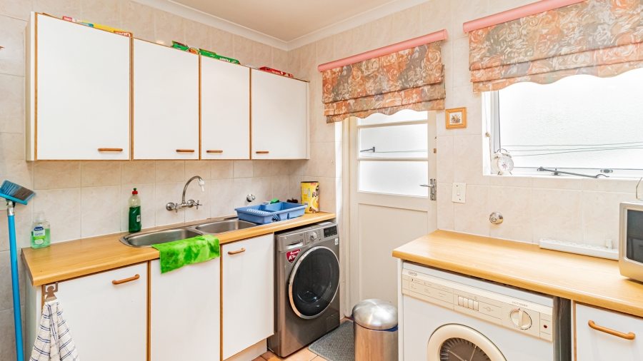 2 Bedroom Property for Sale in Fish Hoek Western Cape